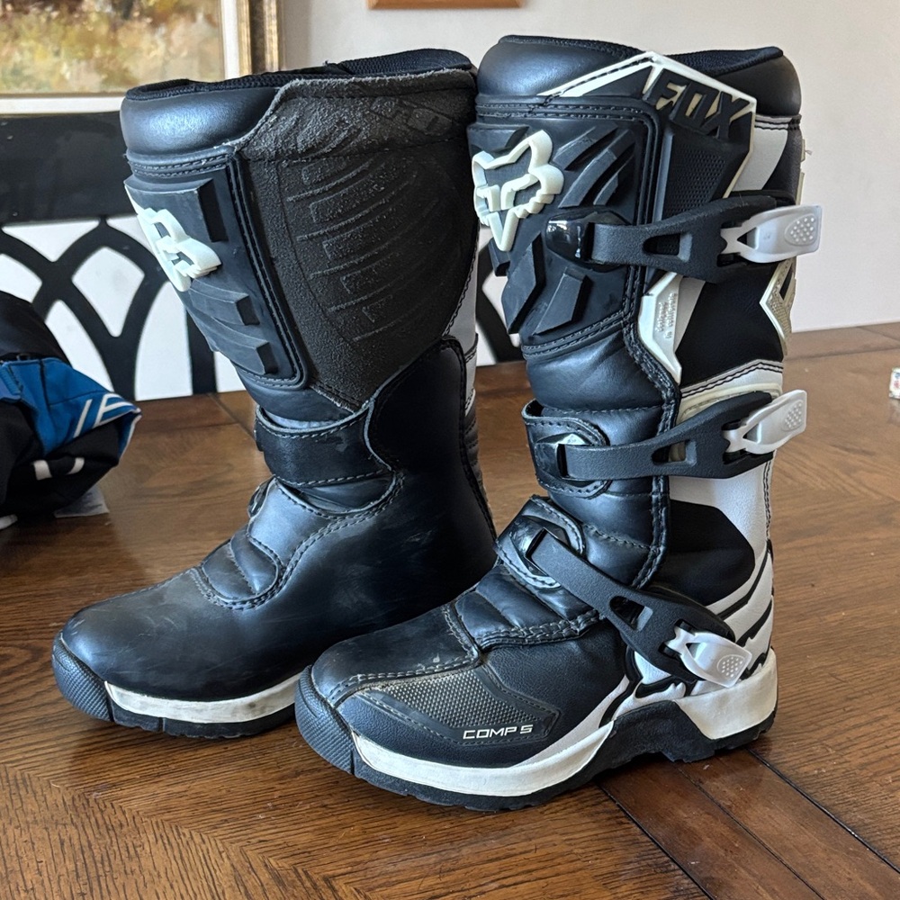 Fox Comp Black and White Boots